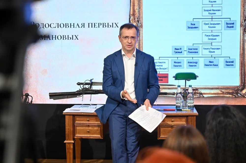 РВИО передало украинским военнопленным учебники по истории России