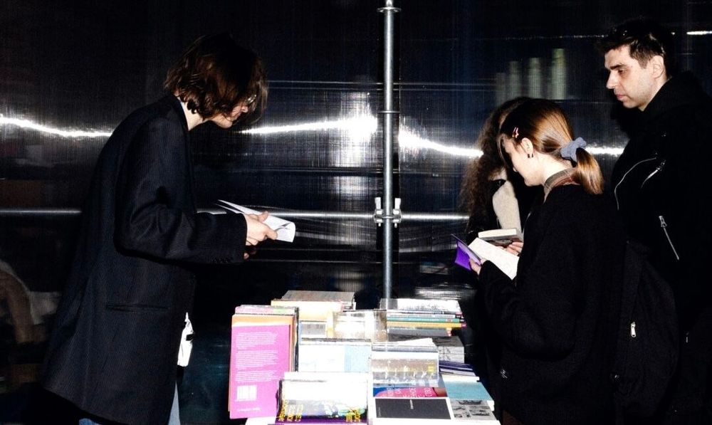 «Разворот» в заливе: как Петербург обретает новый книжный ритуал