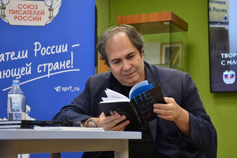 «Писатель — дело не индивидуальное»: Максим Замшев рассказал о своем творчестве магаданцам