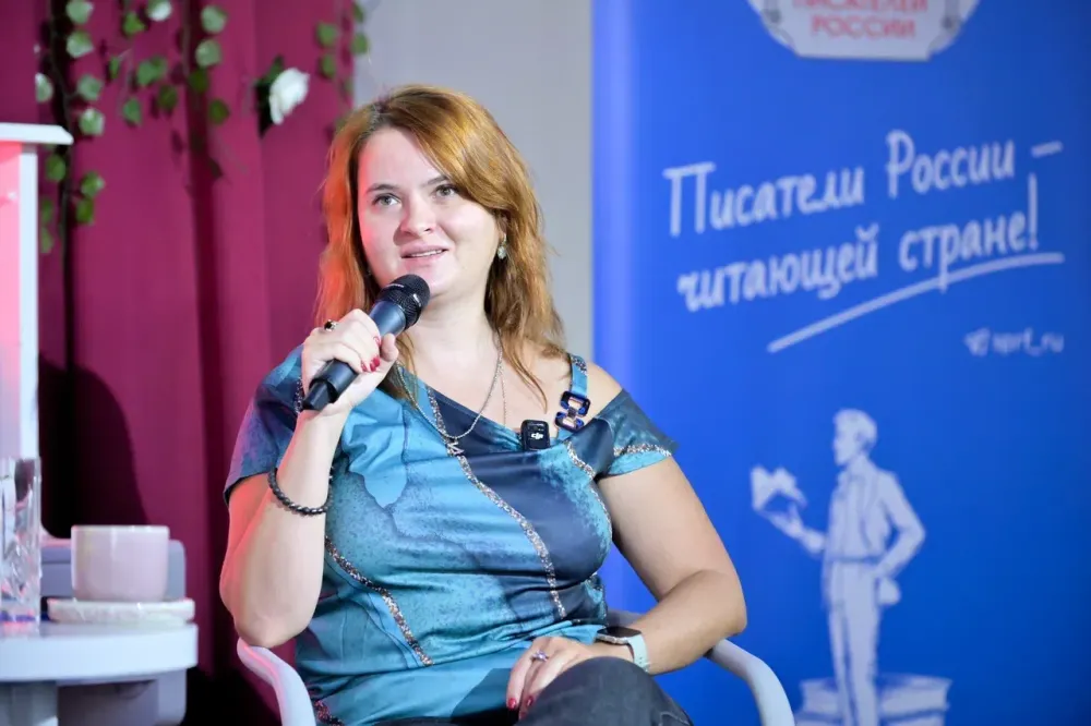Поэт… и самая известная женщина-военкор. Анна Долгарева провела творческую встречу в Красноярске