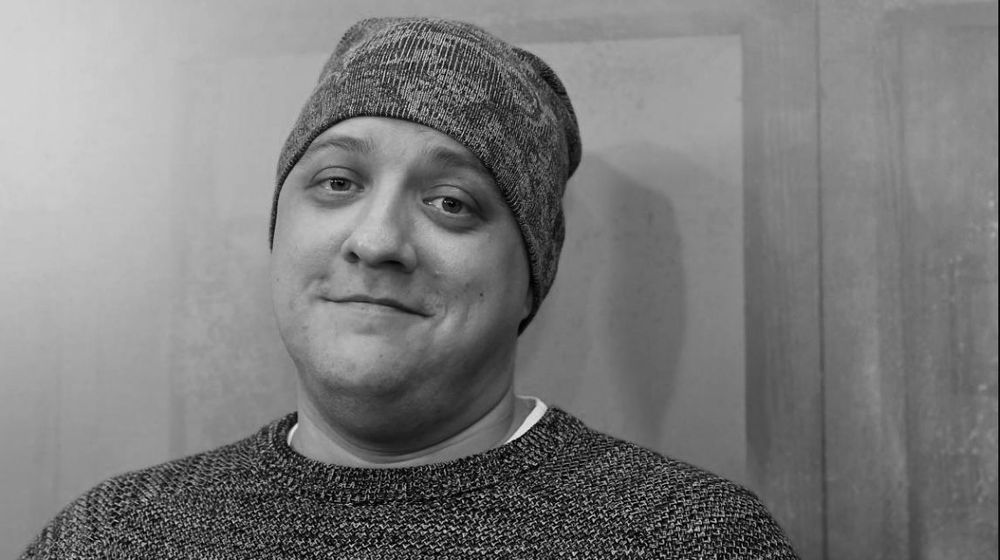Скончался актёр Роман Попов, сыгравший Мухича в «Полицейском с Рублёвки»