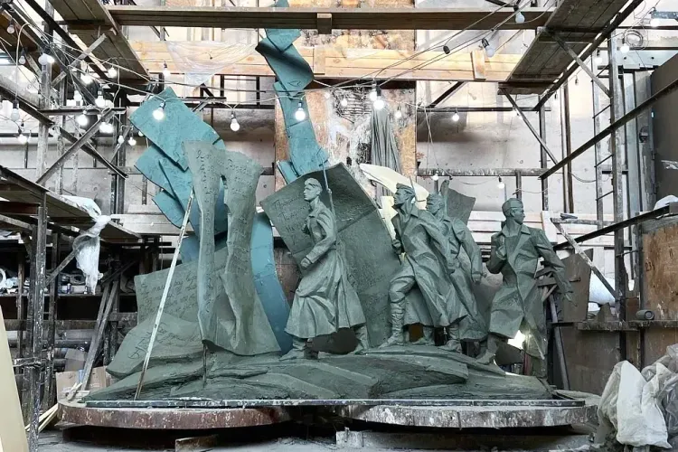 «Солдаты уходят в бой, в историю, в бессмертие». В Козельске откроют первый в России памятник писателям-фронтовикам