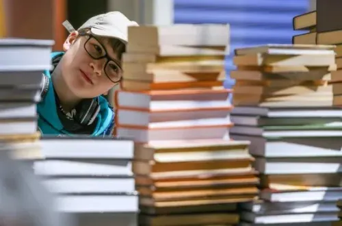 Россияне чаще всего выбирают бумажные книги