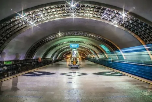 В Ташкентском метрополитене появились библиотеки