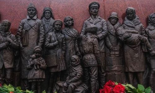 В Перми на памятнике «Эвакуация» отлили стихи Домовитова