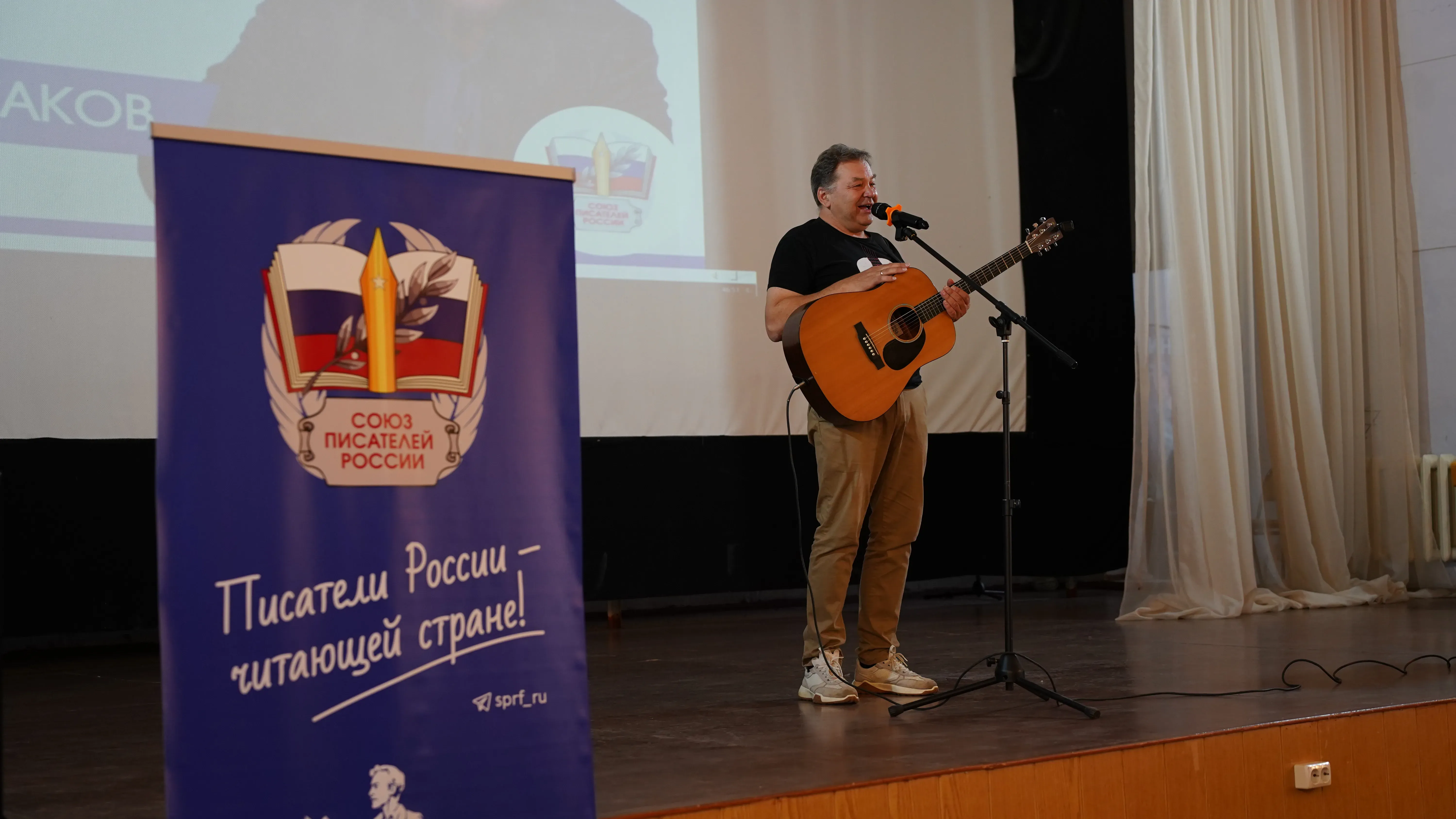 «Я видел лица, улыбки, слёзы». Поэт Алексей Витаков встретился с нашими бойцами в самарском госпитале